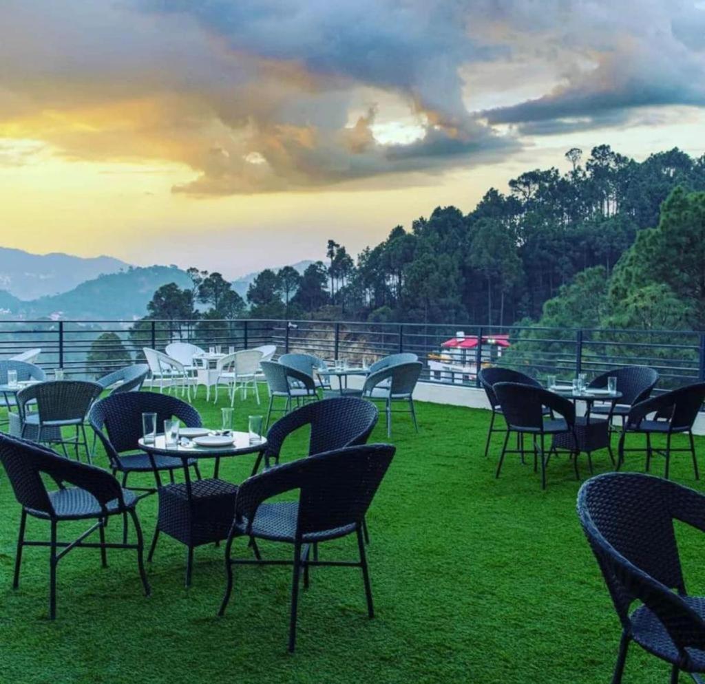 Mountain Height Kasauliアパートメント エクステリア 写真